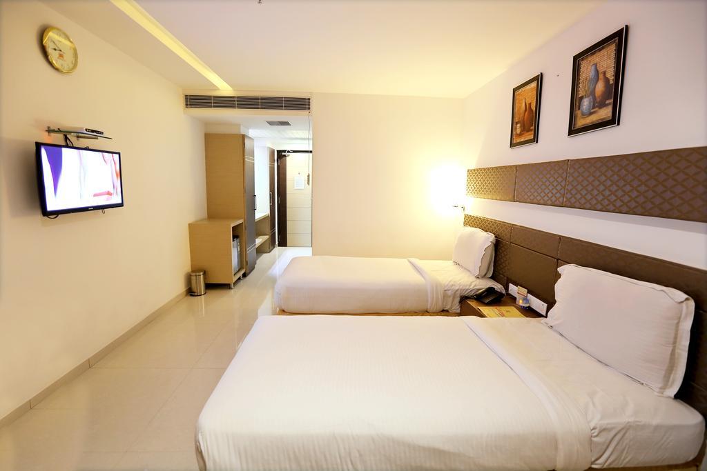 Hotel Sitara Grand Miyapur Hyderabad Bilik gambar