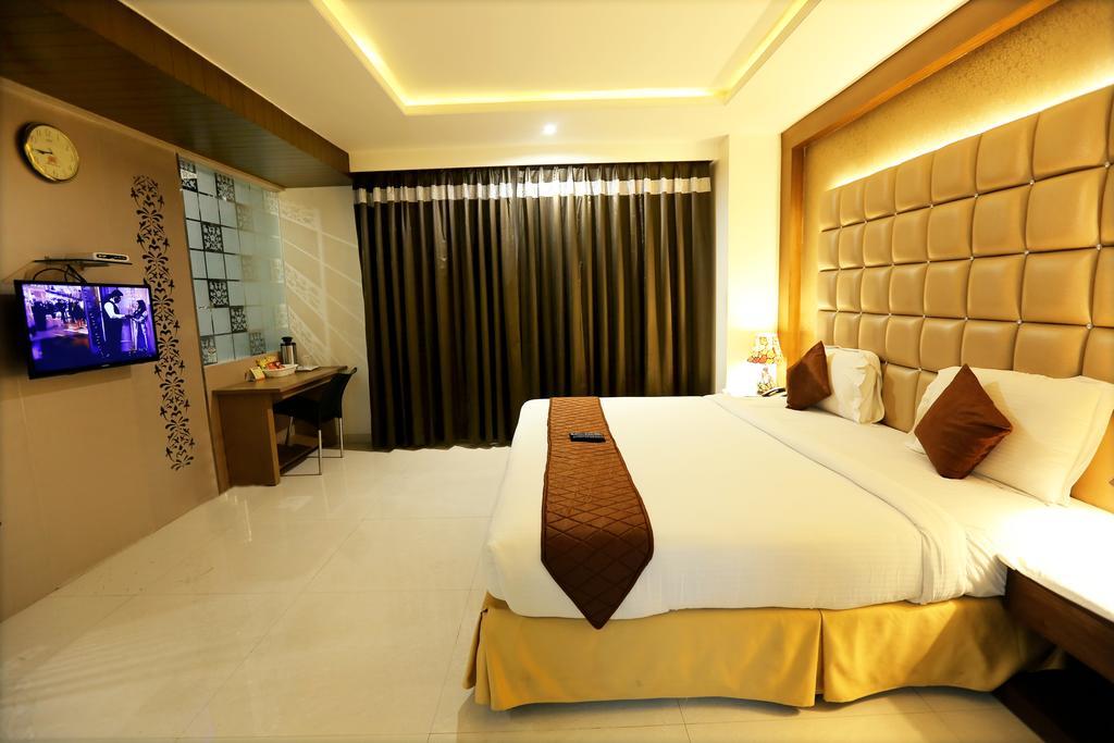 Hotel Sitara Grand Miyapur Hyderabad Bilik gambar